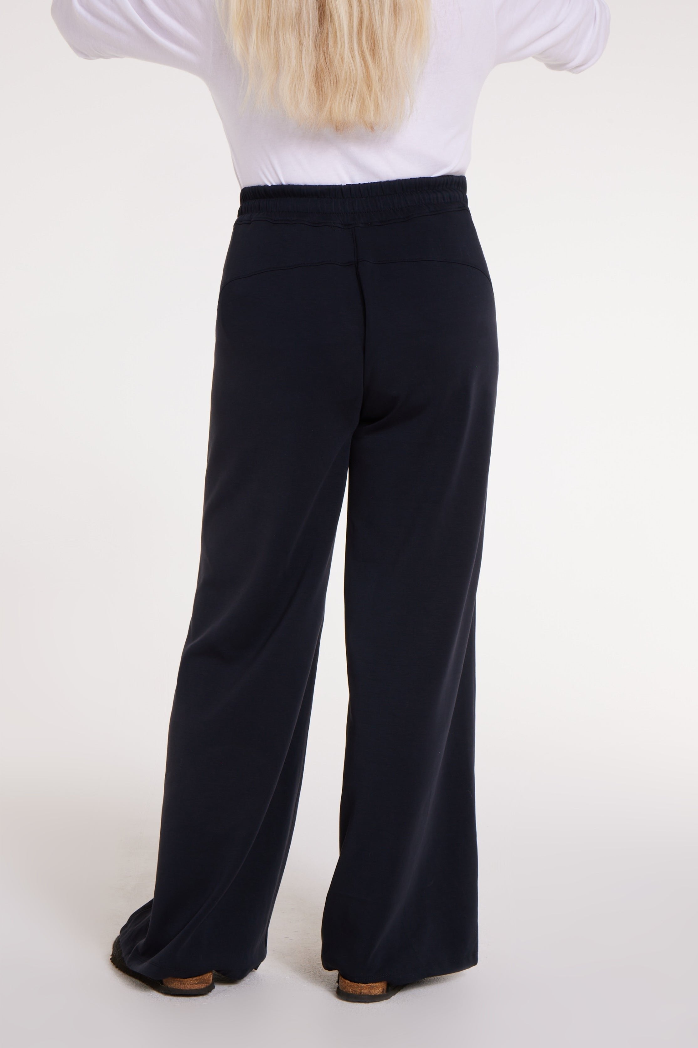 Genevieve Adaptable Pullover in Black